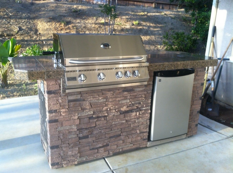 KoKoMo Grills with Bar on Three Sides