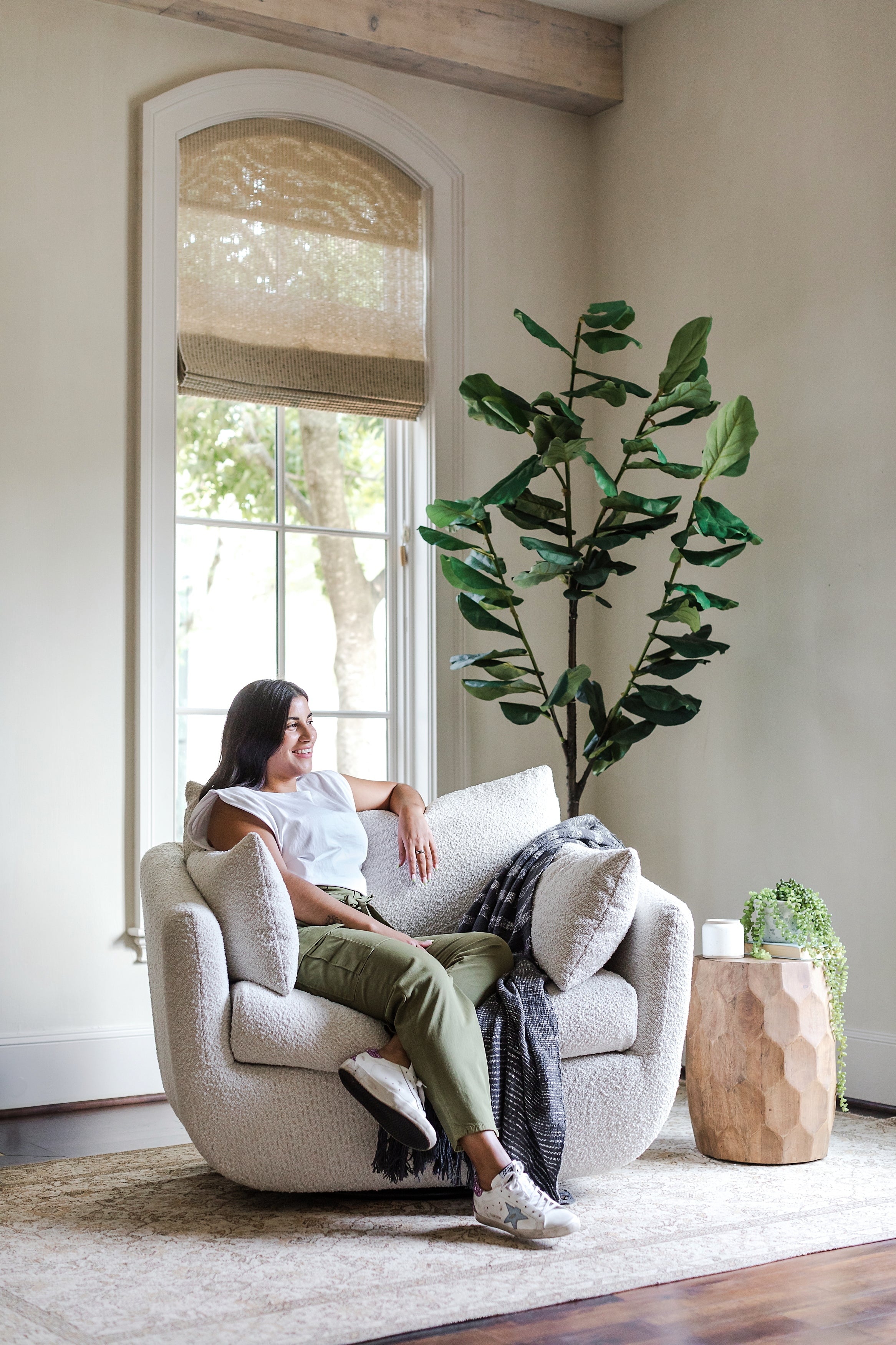 Quartz Bouclé | Front view of the Park swivel armchair in Quartz Bouclé