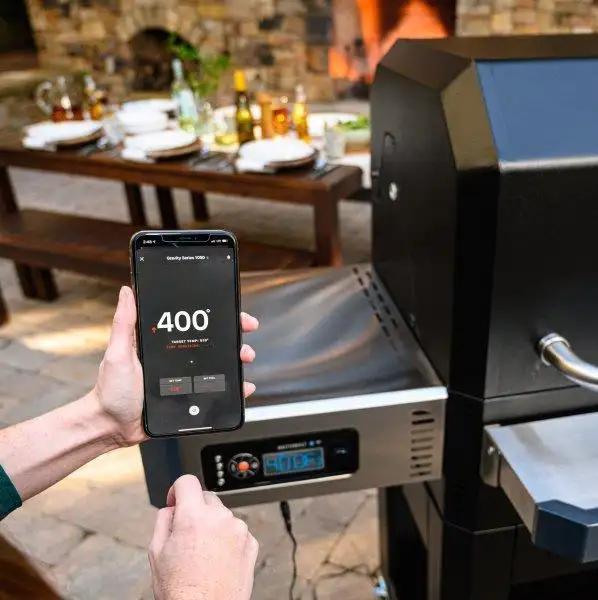 Gravity Series 800 Digital Charcoal Griddle, Grill & Smoker