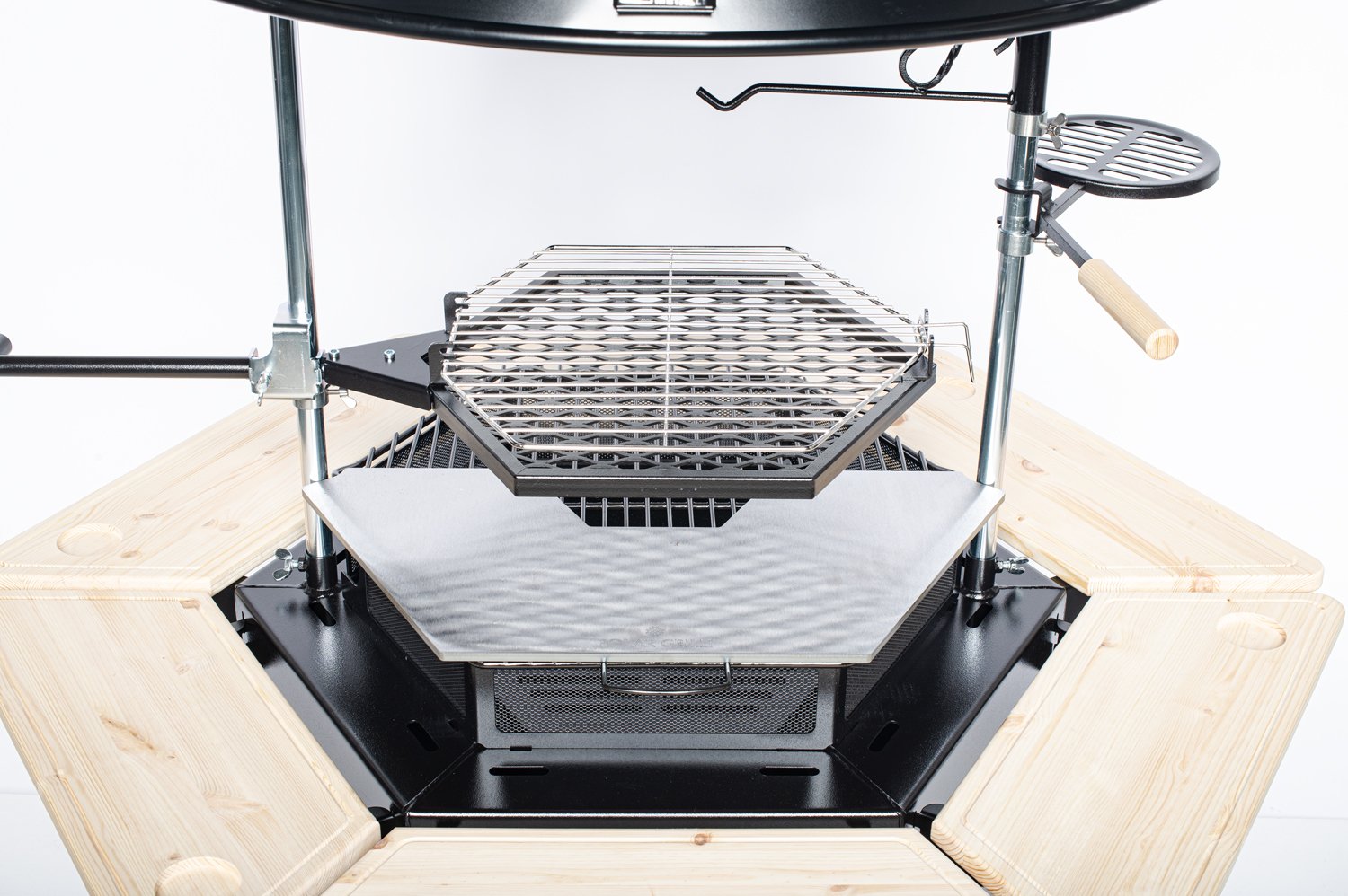 M6 Kota Grill with Arched Chrome Grill Hanger