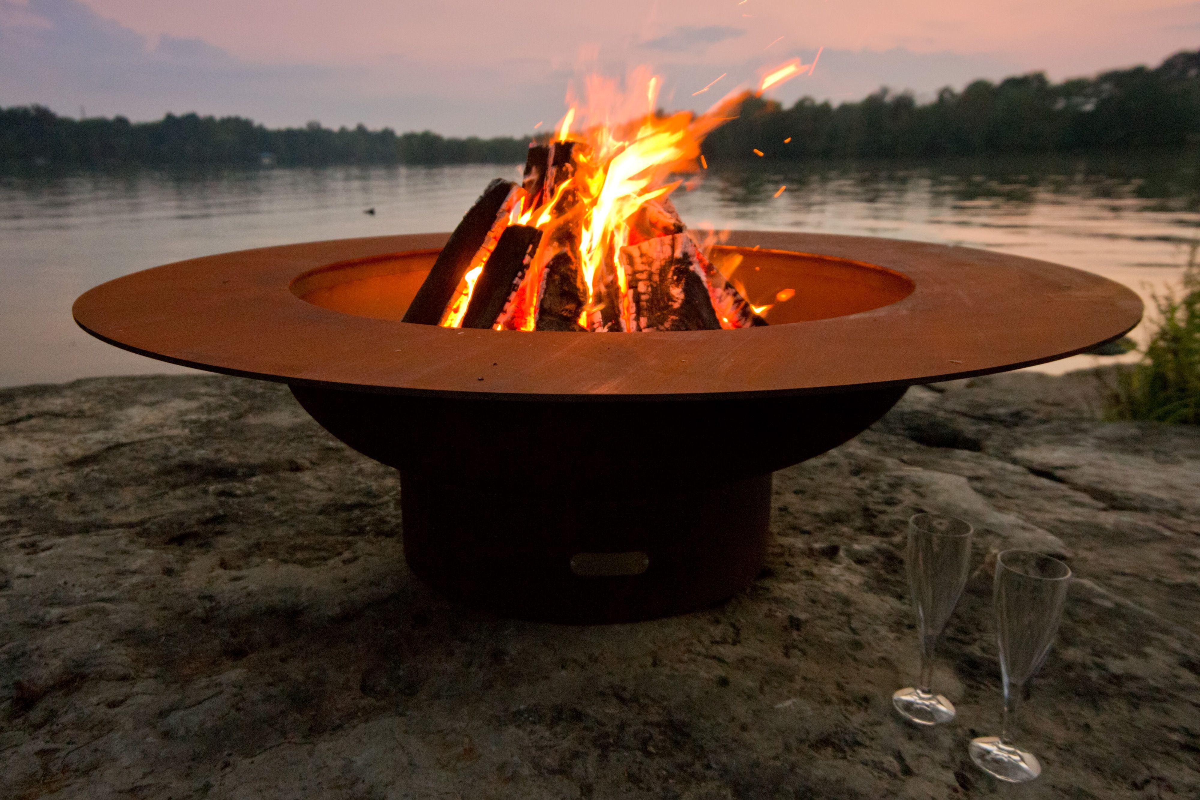 Magnum Fire Pit with Lid