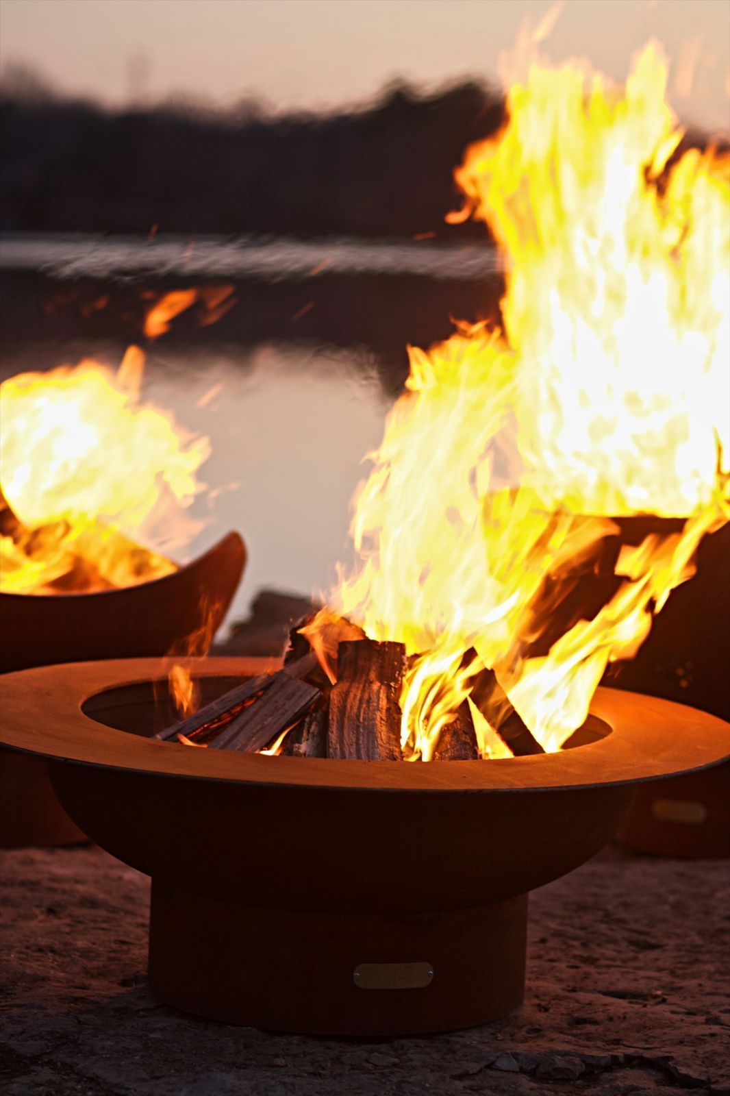 Saturn Fire Pit with Lid